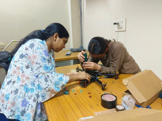 Tinkering Lab gallery frame 13